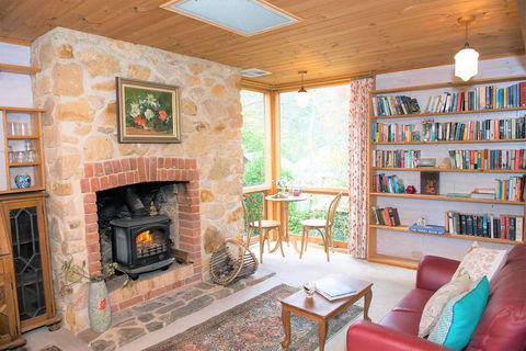 Adelaide Hills 'Camellia Cottage' - WiFi - Accommodation Resorts 0