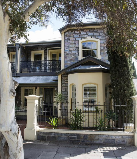 Adelaide Mackinnon - Accommodation Resorts 3