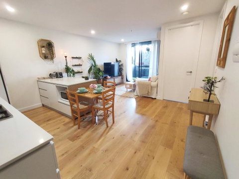 Dreamy Nature Apt In Free Tram Zone With Garden Views & Free Parking - Accommodation Resorts 1