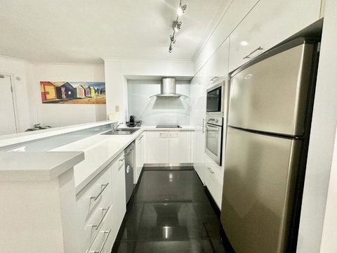 Diamond Beach 98 - Accommodation Resorts 4