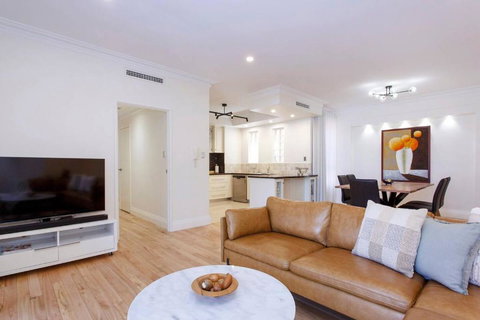 Diamonds By The Dock Spacious,central Quality - Accommodation Resorts 1