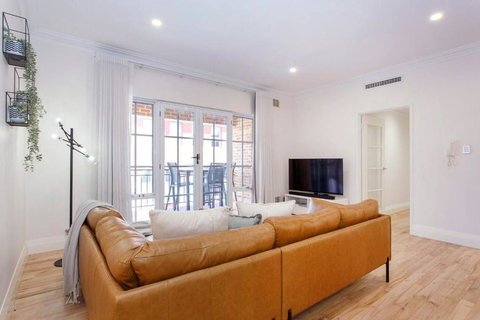 Diamonds By The Dock Spacious,central Quality - Accommodation Resorts 2