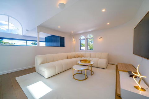 Elegant 3BR Apt -Bondi Junction & Stunning Skyline - Accommodation Resorts 2