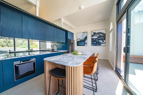 Elegant 3BR Apt -Bondi Junction & Stunning Skyline - Accommodation Resorts 4