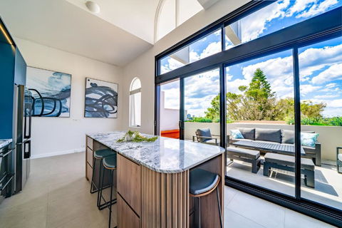 Elegant 3BR Apt -Bondi Junction & Stunning Skyline - Accommodation Resorts 3