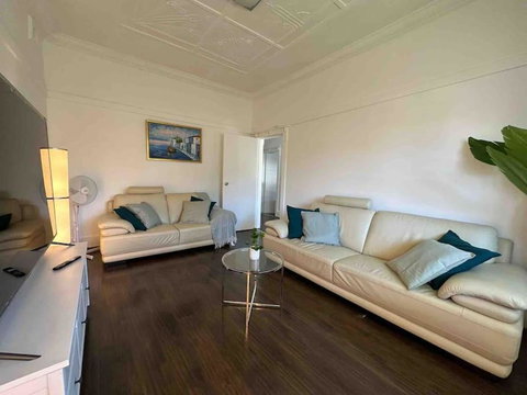 Elegant Family Retreat Near Beaches & Sydney CBD - Accommodation Resorts 4