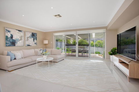 Entire Home In Park Central - Family-Friendly Getaway - Walk To Parks, Shops And Transport In Macarthur - Accommodation Resorts 2