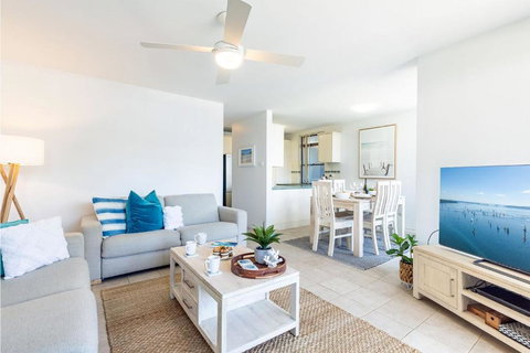 Fleetwood 4 Air Conditioned Unit With Water Views - Accommodation Resorts 2