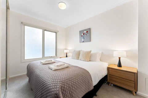Family Friendly CBD 3BR Apt Hurtle Square - Accommodation Resorts 1