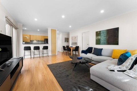 Family Friendly CBD 3BR Apt Hurtle Square - Accommodation Resorts 3