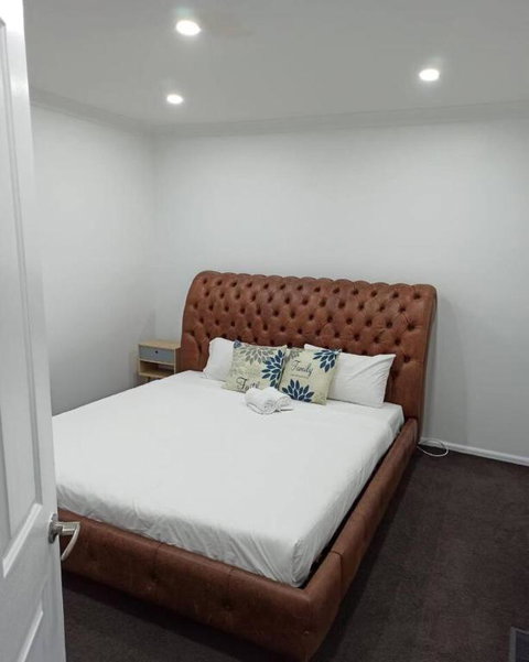 Family Home For 12 In Werribee - Accommodation Resorts 1