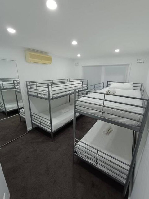 Family Home For 12 In Werribee - Accommodation Resorts 2