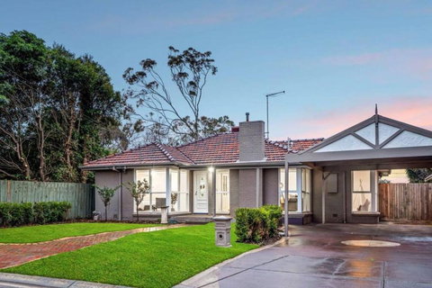 Family Home For 12 In Werribee - Accommodation Resorts 3