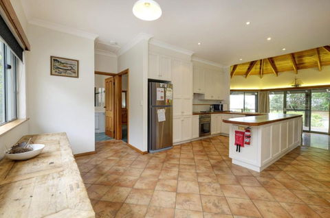 Far Shore - Accommodation Resorts 4