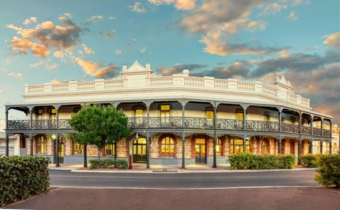Farmers Home Hotel - Accommodation Resorts 0