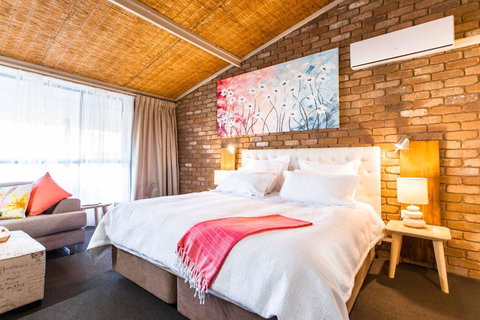 Farnham Court Motel And Restaurant - Accommodation Resorts 1