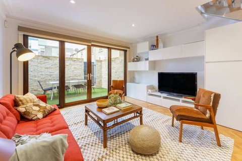 Farrah Designer Three Bedroom Carlton Residence - Accommodation Resorts 1