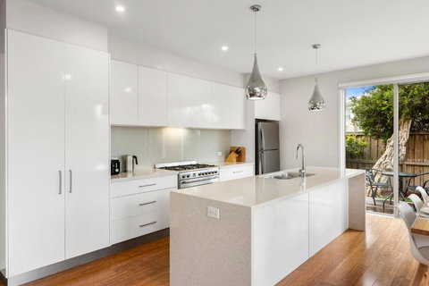 Field By The Beach - Accommodation Resorts 3