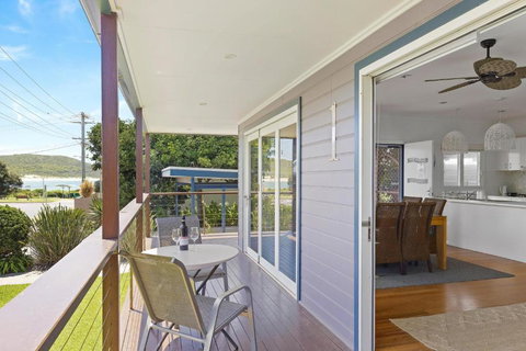 Fingal Bay Beach House - Water Views And Seconds From The Beach - Accommodation Resorts 3
