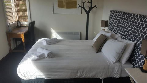 Fish Creek Hotel - Accommodation Resorts 3