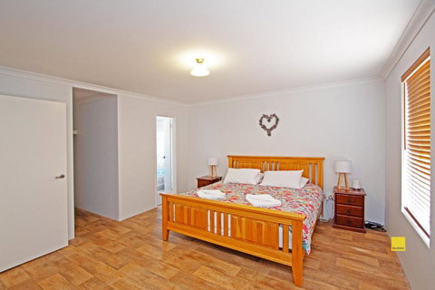 Fishface Retreat - Accommodation Resorts 2