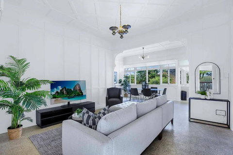 Five-Bedroom Heritage Home - Accommodation Resorts 0