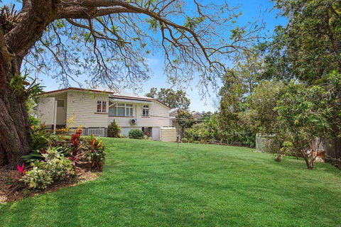 Five-Bedroom Heritage Home - Accommodation Resorts 1