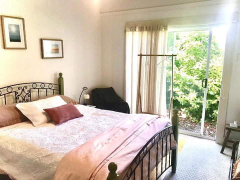 Five Minutes To The Spirit Of Tasmania - Accommodation Resorts 0