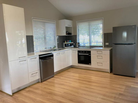 Flame Tree Chalet - Accommodation Resorts 4