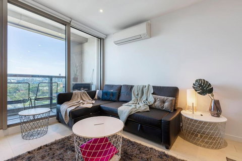 Flemington Filly - Bright Abode With Sweeping Views - Accommodation Resorts 0