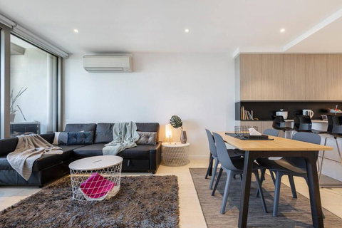 Flemington Filly - Bright Abode With Sweeping Views - Accommodation Resorts 1