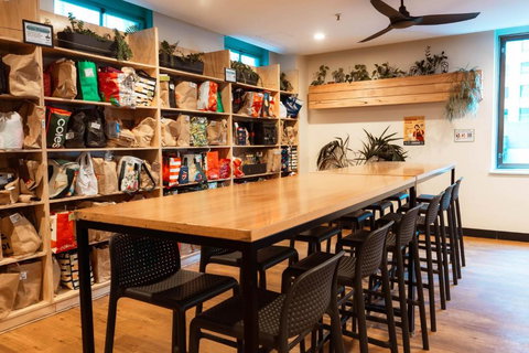 Flinders Backpackers - Accommodation Resorts 2