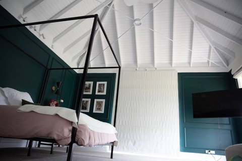 Finsbury House - Luxury 8 Bedroom Farm Homestead With Pool - Accommodation Resorts 4