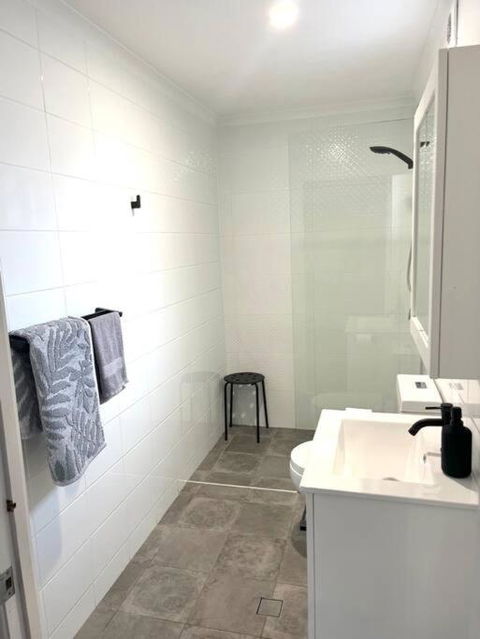 Gabba Central 2 Separate Homes 1 Block 6 Bdrms - Accommodation Resorts 3