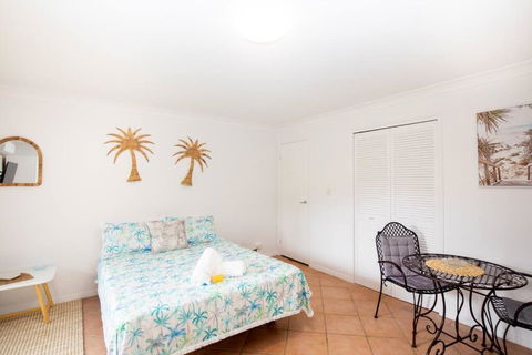 GORGEOUS STUDIO + 100M TO BEACH + POOL - Accommodation Resorts 0