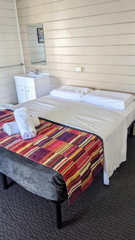 GRAND CENTRAL HOTEL PROSERPINE - Accommodation Resorts 0