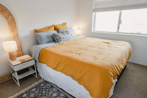 HEART OF BURLEIGH Holiday Villa - Perfect Location With Pools - Accommodation Resorts 3