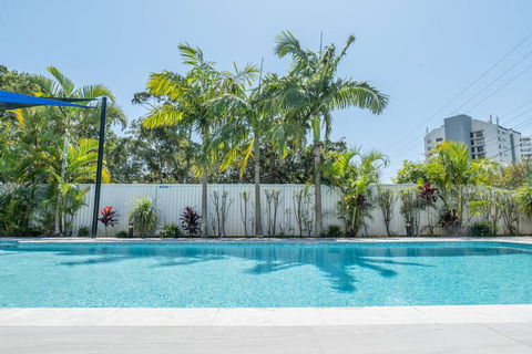HEART OF BURLEIGH Holiday Villa - Perfect Location With Pools - Accommodation Resorts 0