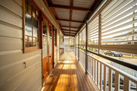 House Of Fairy Wren -Charming Queenslander Cottage Mins Drive To Brisbane CBD And Gabba Stadium! - Accommodation Resorts 1