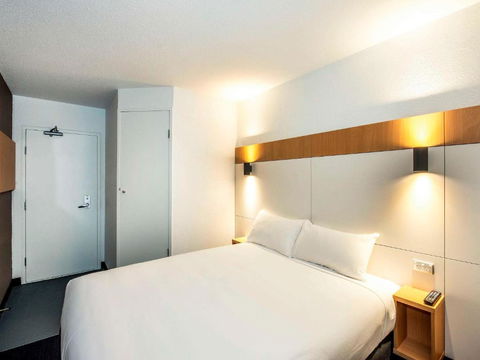 Ibis Budget - Enfield - Accommodation Resorts 1