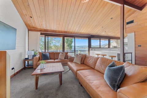 Ibis On Lake Jindabyne - Accommodation Resorts 0