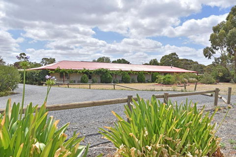 Inglewood Motel And Caravan Park Victoria - Accommodation Resorts 3