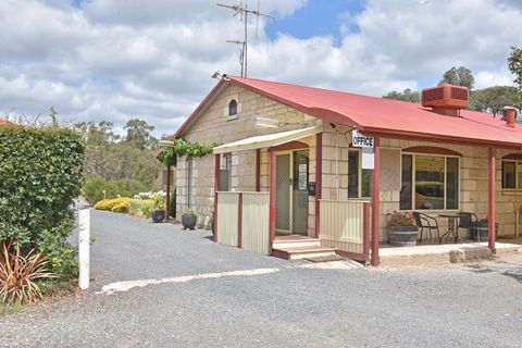 Inglewood Motel And Caravan Park Victoria - Accommodation Resorts 1