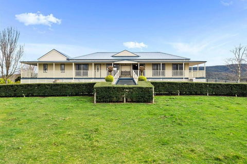 IRONBARK FARM Farmhouse On 52 Acres In The Scenic Yarra Valley - Accommodation Resorts 0