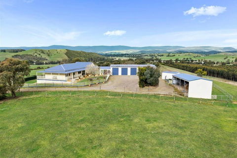 IRONBARK FARM Farmhouse On 52 Acres In The Scenic Yarra Valley - Accommodation Resorts 1
