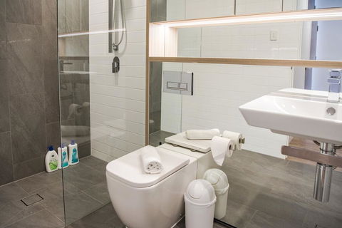 AirTrip Apartments On Tribune Street - Accommodation Resorts 3