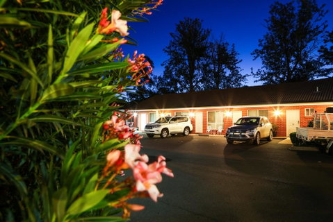 Akuna Motor Inn And Apartments - Accommodation Resorts 0
