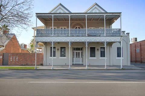 Albury Suites - Waterstreet - Accommodation Resorts 0