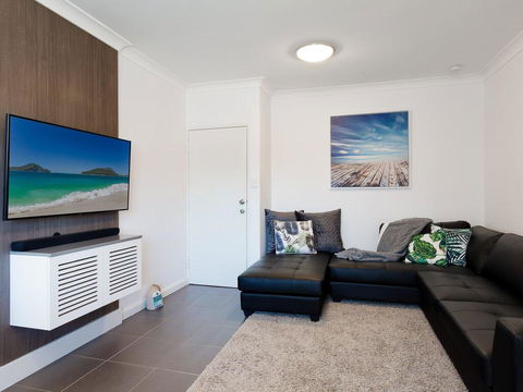 Amanda Court 2/1 Weatherly Cl - Renovated Unit With Aircon, Wifi And Close To The Beach - Accommodation Resorts 1