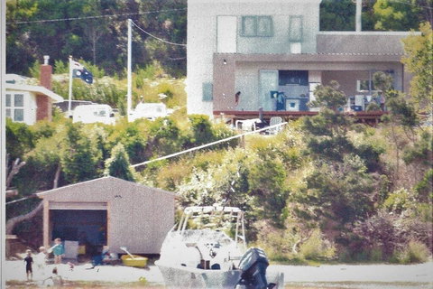 Amazing Ansons Bay Absolute Waterfront Beach House - Accommodation Resorts 3